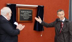 Norwegian prime minister Jens Stoltenberg declares Scalloway museum open, to the applause of Shetland Bus Friendship Society chairman John Hunter. Pic. Millgaet Media