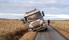The road sweeper blocks the Tingwall valley road on Sunday afternoon. Photo SN