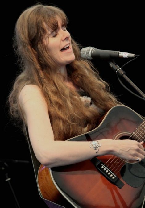Lise Sinclair performing at the Flavour of Shetland festival on Victoria Pier in 2010 - Photo: Davie Gardner