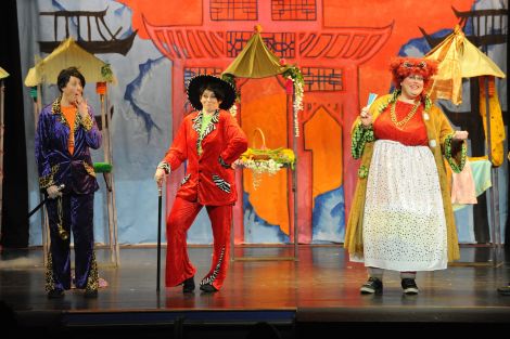 Aladdin (Hilary Smith), Wishy Washy (Lynsey Rendall) and Widow Twankey (Bob Lowes) share some laughs - Photo: Millgaet Media.