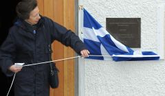 The Princess Royal unveiling a plaque commemorating the official opening of the Sumburgh Head lighthouse visitor centre - Photo: Malcolm Younger/Millgaet Media.
