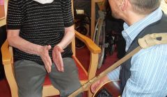 Charlie Gorman of Music in Hospitals inspires a bit of audience participation.