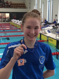 Lauren Sandison with her bronze medal