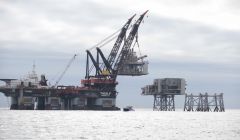 Hereema Thialf lifts the power generation module onto the quarters and utilities deck on one of the two platform jackets installed two years ago. Photo BP