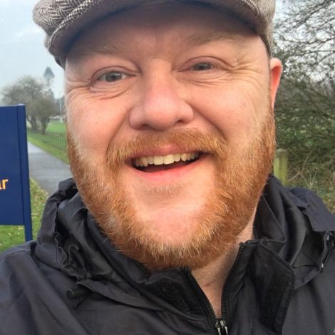 The Gentleman Crafter - aka John Bloodworth - will be in Shetland at the weekend as part of a nationwide fundraising challenge.