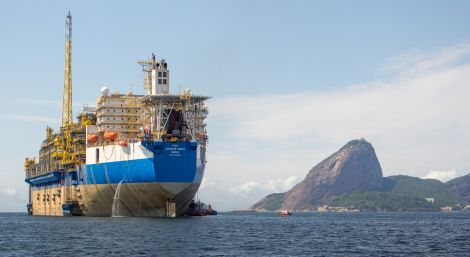 Oil from platforms is sent to a floating facility for storage until a tanker arrives. Anderson Nova, CC BY