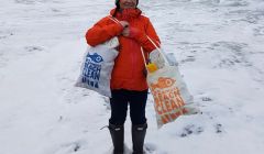 Rachel Laurenson with her latest #2minutebeachclean haul at Quendale beach.