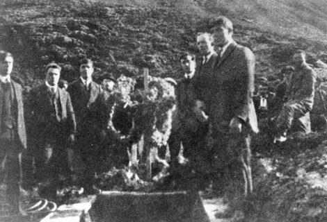 Six Shetlanders were the pallbearers for the burial of Ernest Shackleton in 1922.