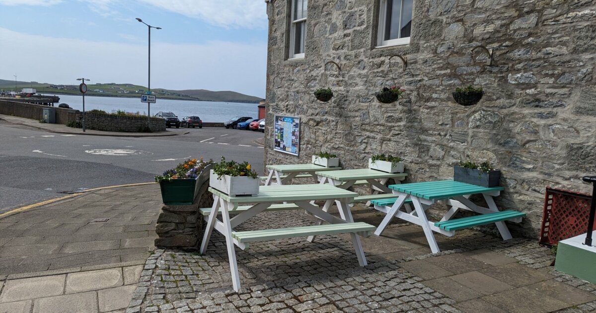 Scalloway cafe gets green light to serve alcohol outdoors - Vimarsana News