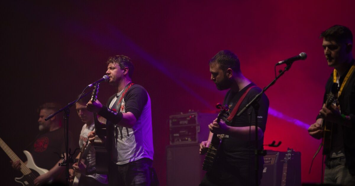 'Here's to pushing against boundaries' – folk festival Friday rocks the Clickimin - Vimarsana News