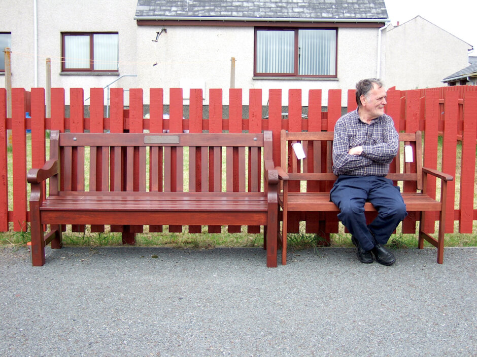 Residents delighted with mystery bench | Shetland News
